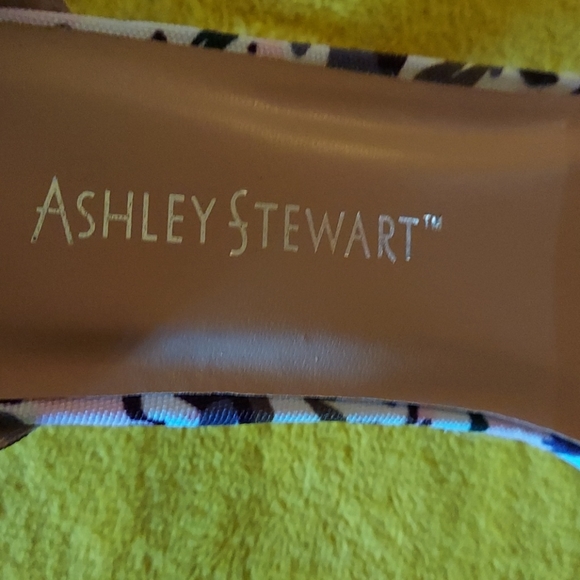 SALE‼️ 🔥Host Pick🔥 Ashley Stewart sandals 9W - Picture 3 of 3